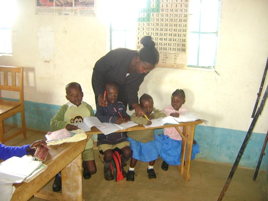Kayeiye School teacher-working-with-the-junior-deaf-children